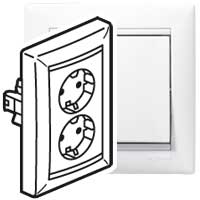 Розетка двойная VALENA Legrand с заземлением белая в Хабаровске