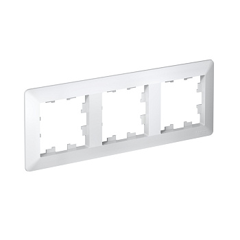 Рамка тройная AtlasDesign AIR SE белая/дымчатая белая в Хабаровске