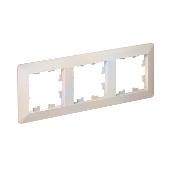 Рамка тройная AtlasDesign AIR SE жемчуг/дымчатая белая в Хабаровске