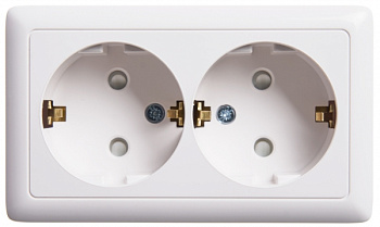 Розетка двойная ХИТ SE накладная с заземлением с изоляционной пластиной со шторками белая в Хабаровске