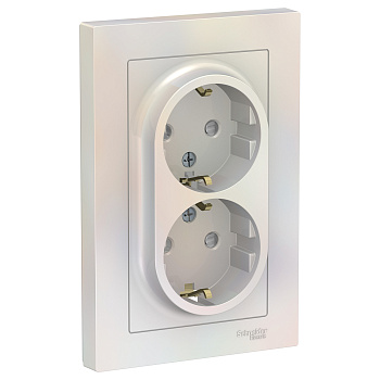 Розетка двойная AtlasDesign SE с заземлением со шторками жемчуг в сборе в Хабаровске