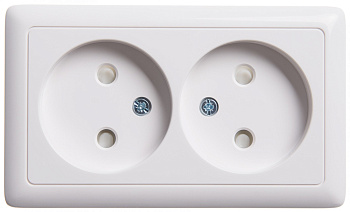 Розетка двойная ХИТ SE накладная с изоляционной пластиной со шторками белая в Хабаровске