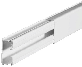 Мини-плинтус Legrand 32х12,5х2000 с перегородкой белый в Хабаровске